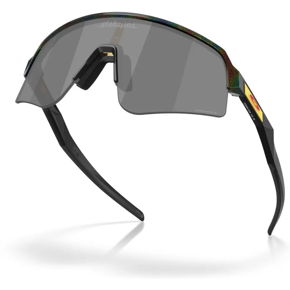 Oakley Sutro Lite Sweep Patrick Mahomes II Collection zonnebril prizm black dark galaxy