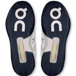 On THE ROGER Advantage Pro Clay tennisschoenen dames white cream