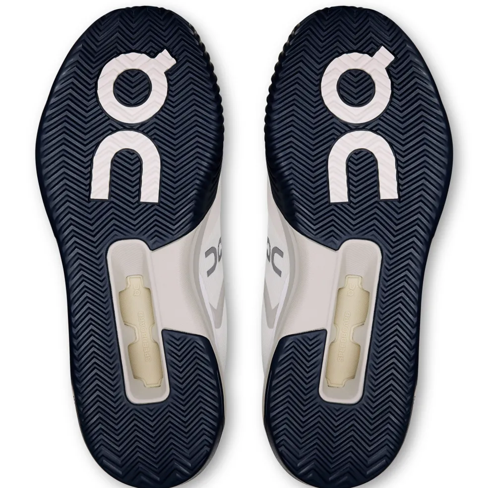 On THE ROGER Advantage Pro Clay tennisschoenen dames white cream